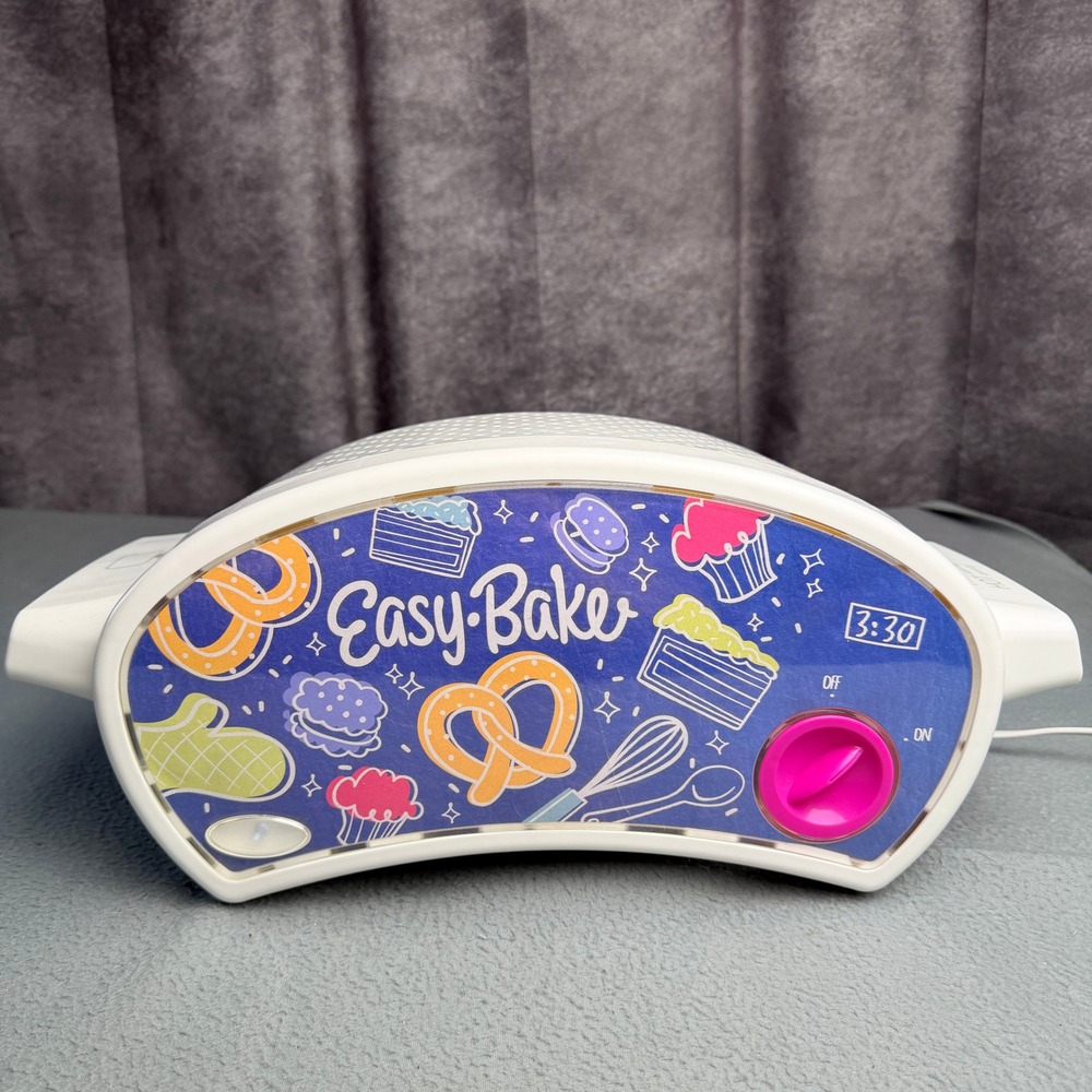 Easy Bake Ultimate Oven Purple White Electric Toy Oven Model F0137 Hasbro